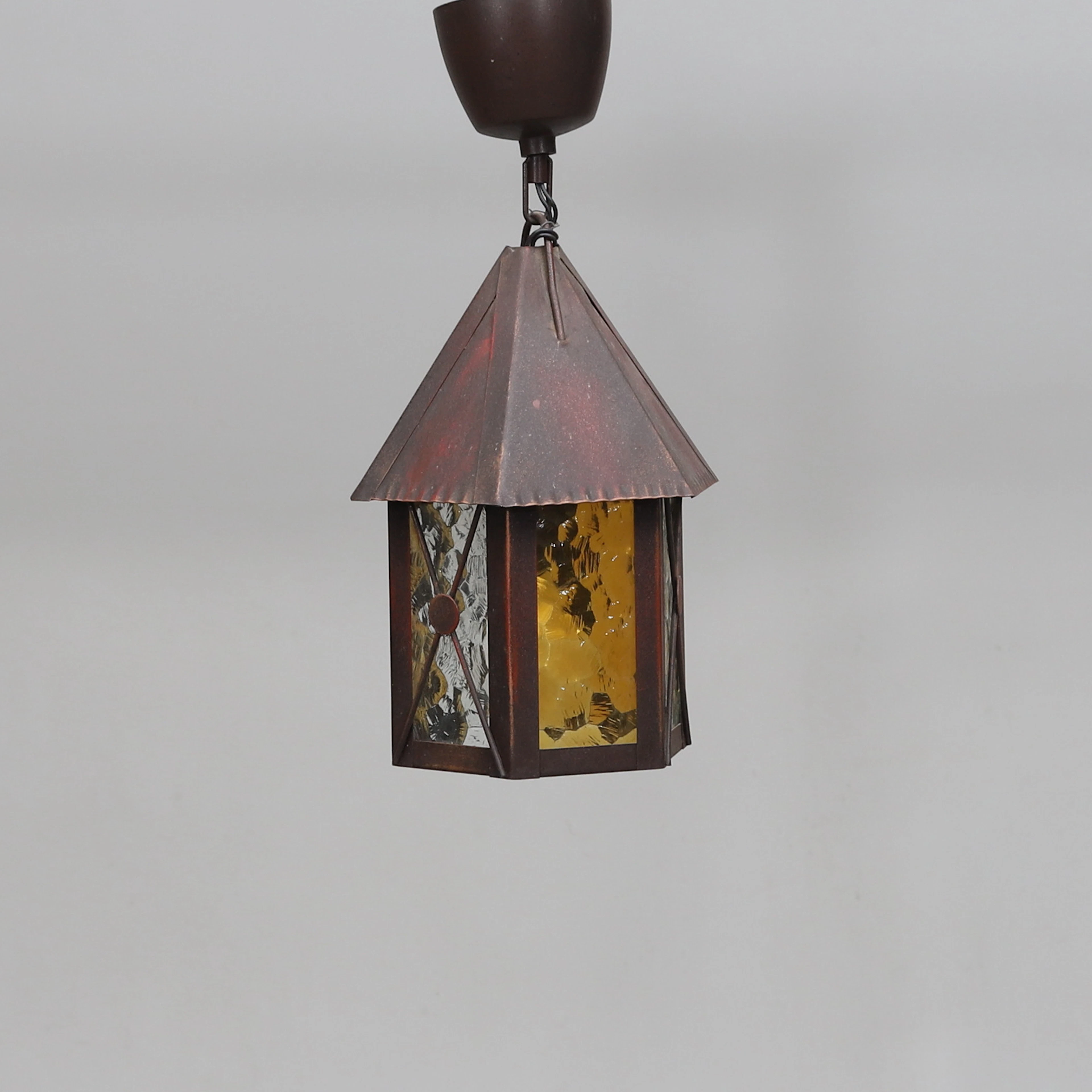 TAKLAMPA, metall/glas, 1900-talets andra hälft.