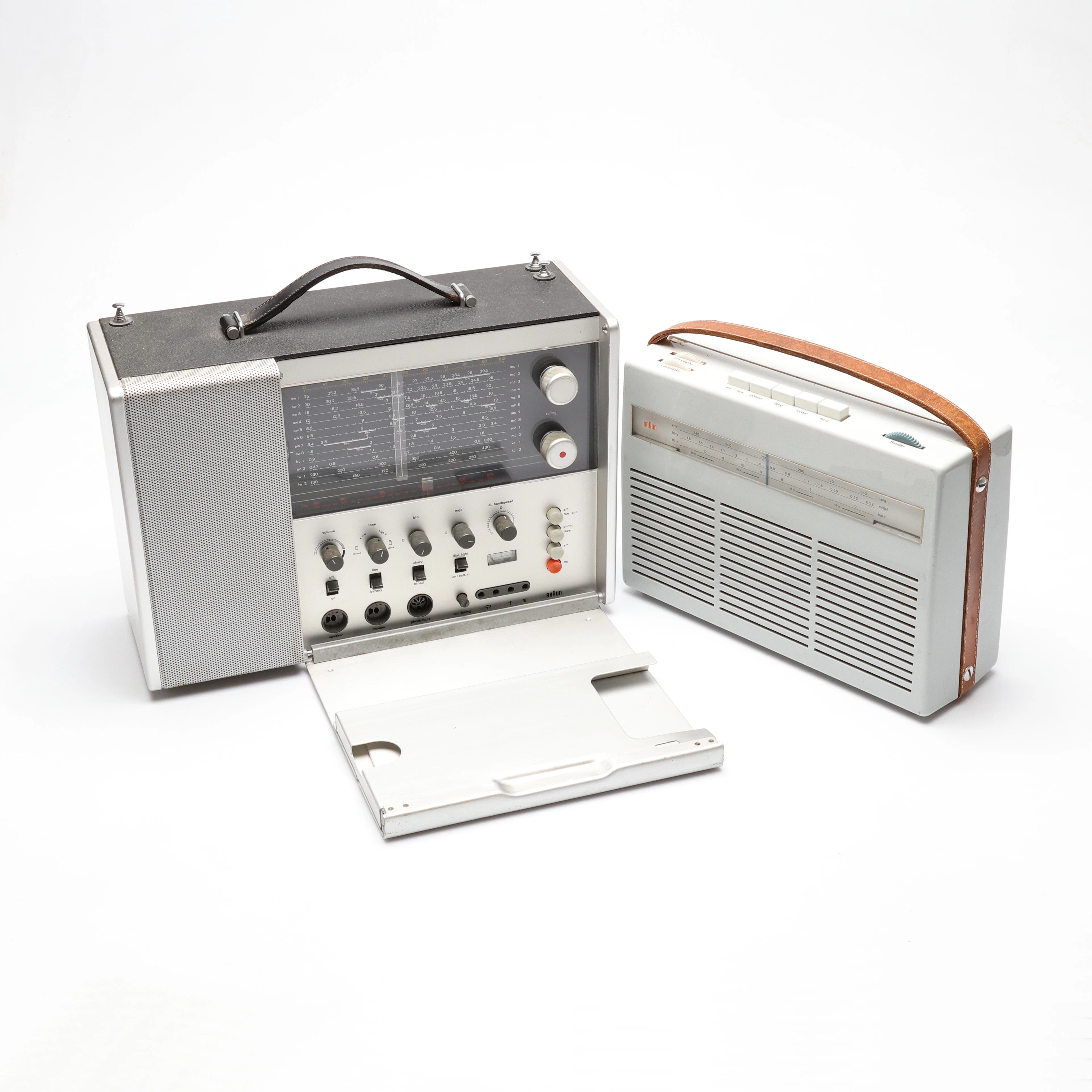 DIETER RAMS. Brown. Radio / world receiver 'Station T 1000 CD' samt
