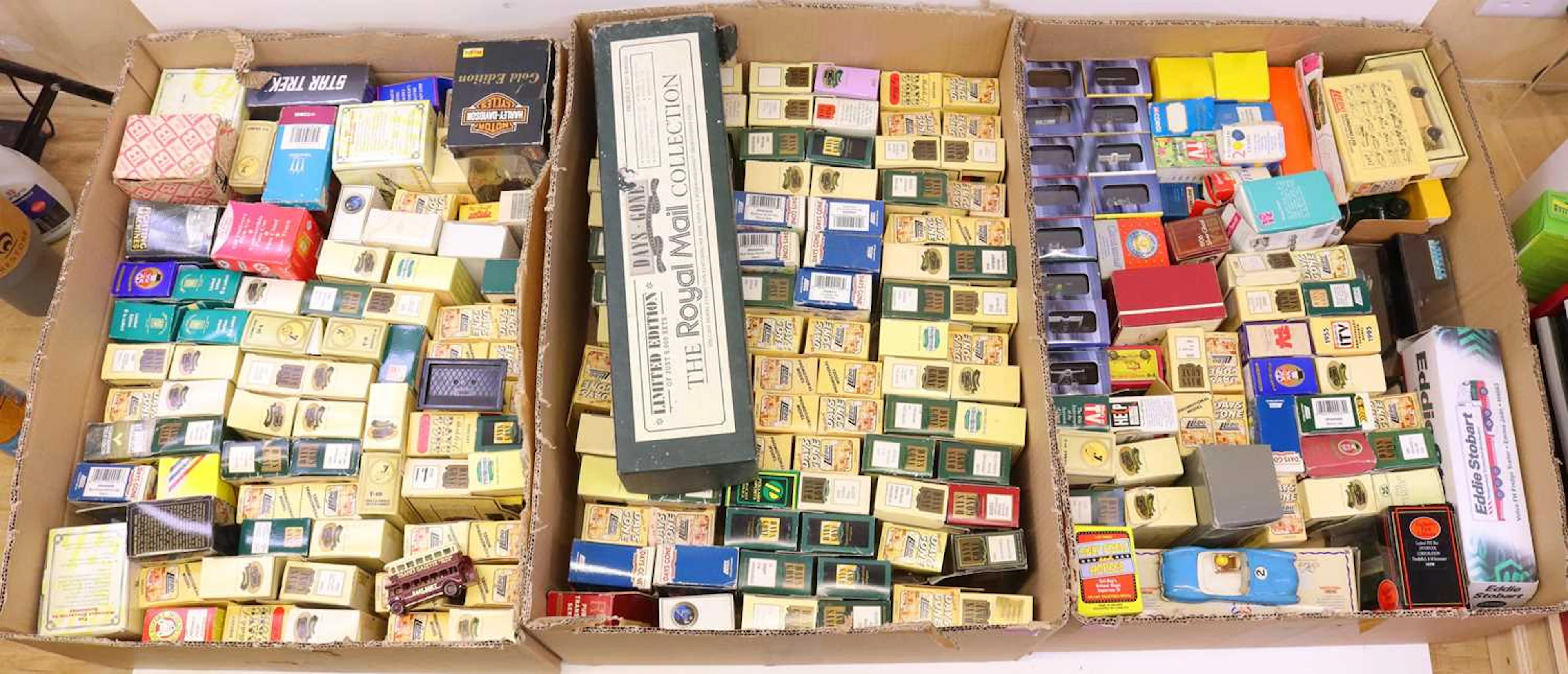 Lot 214 - Three trays containing various Modern Issue