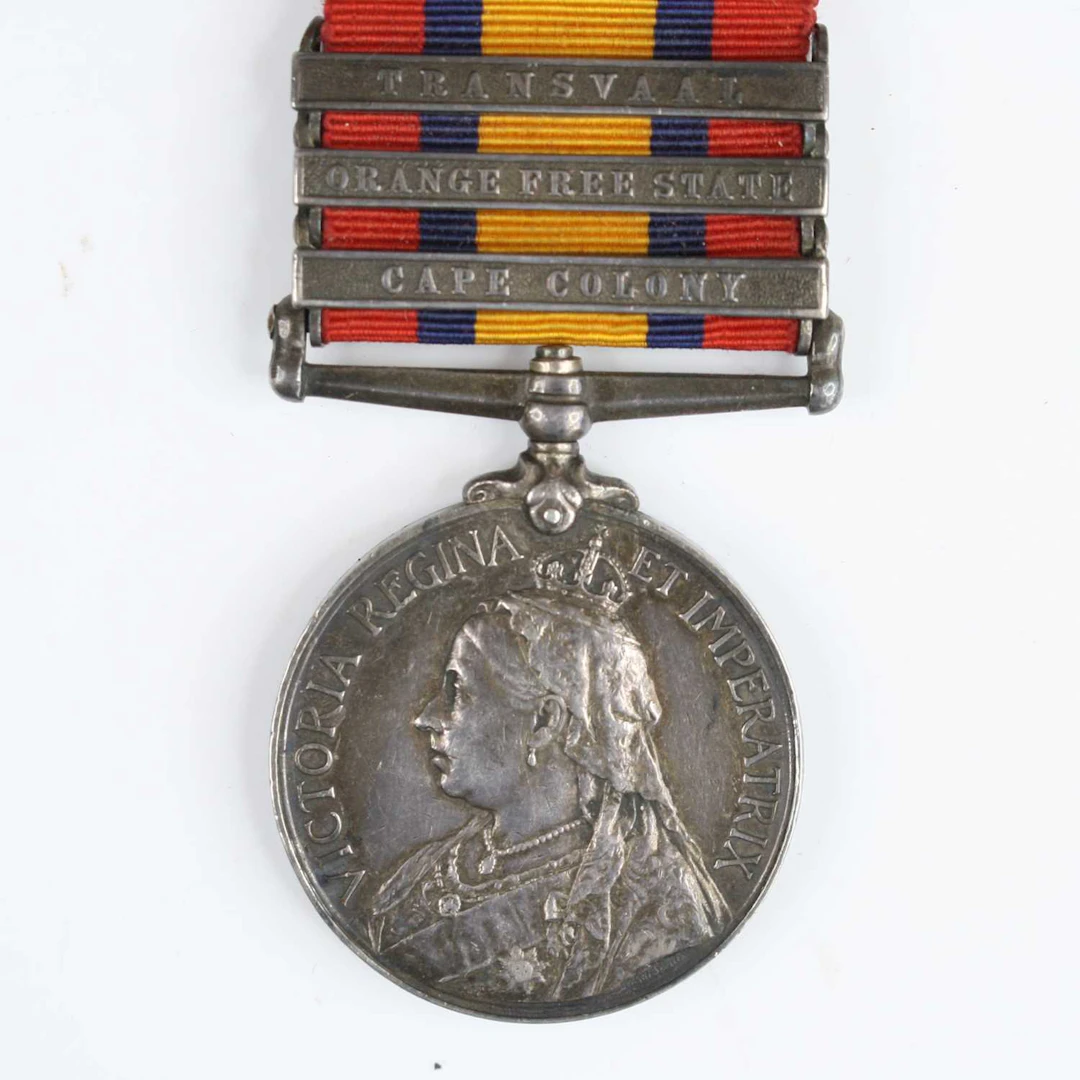 Lot 1075 - A Queen's South Africa Medal (1899-1902)