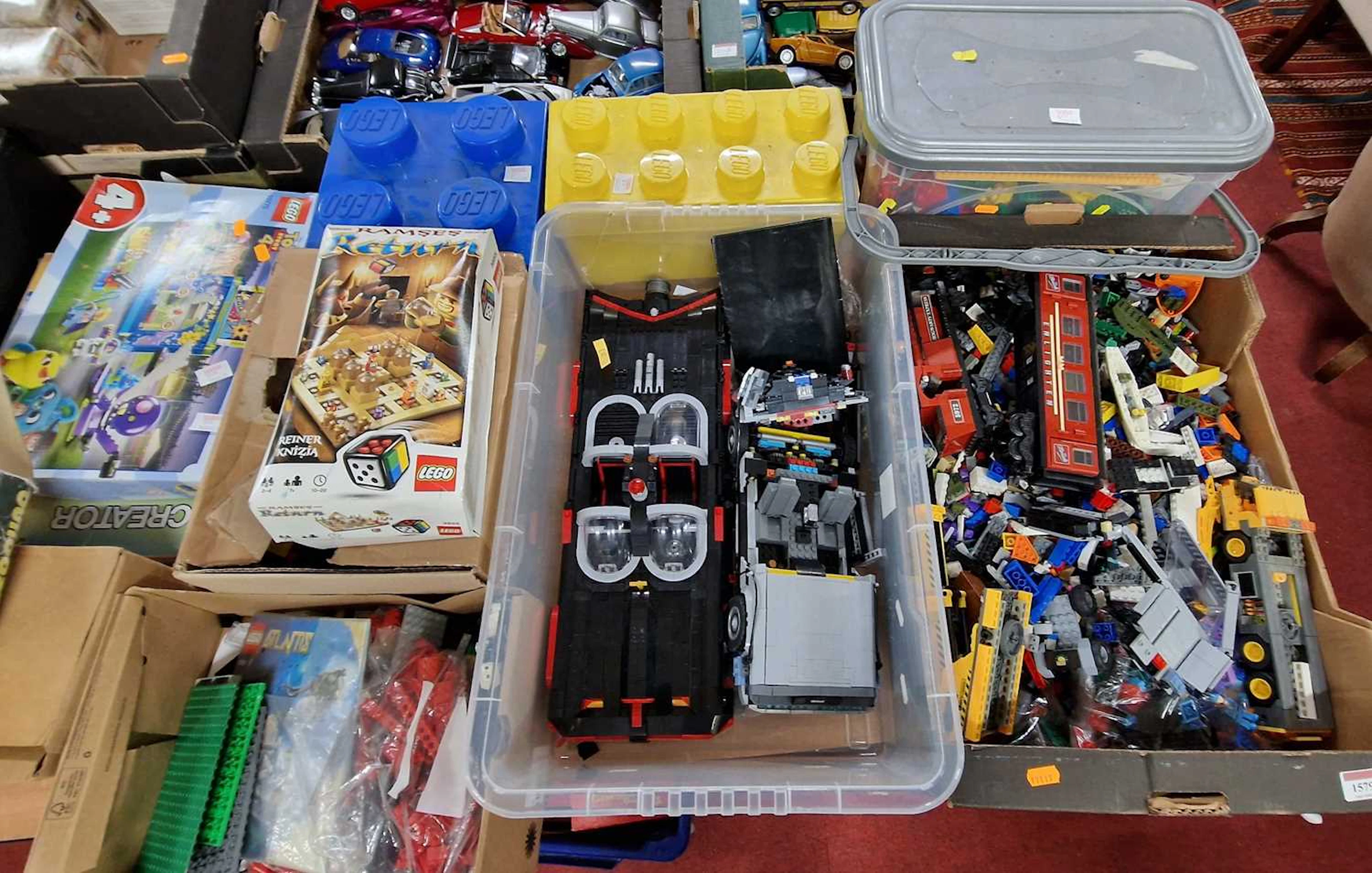 Lot 1579 - A large collection of Lego loose parts and