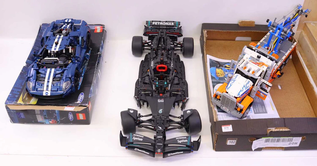 Lot 575 - Lego Technic group of 3 built comprising a