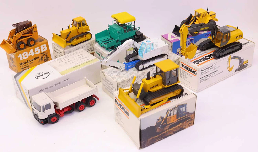 Lot 469 - One box containing eight various earth