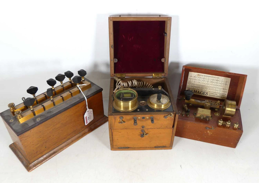 Lot 54 - A Gamages Morse code signaller, in a fitted