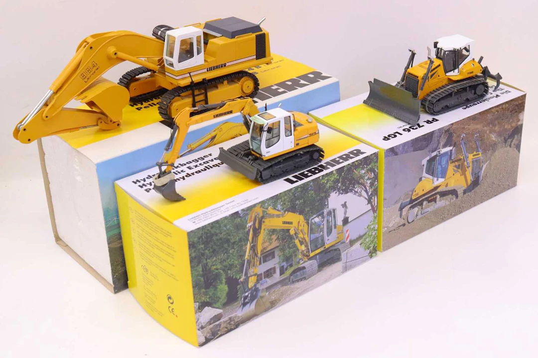 Lot 473 - Three various boxed NZG and Conrad 1/50
