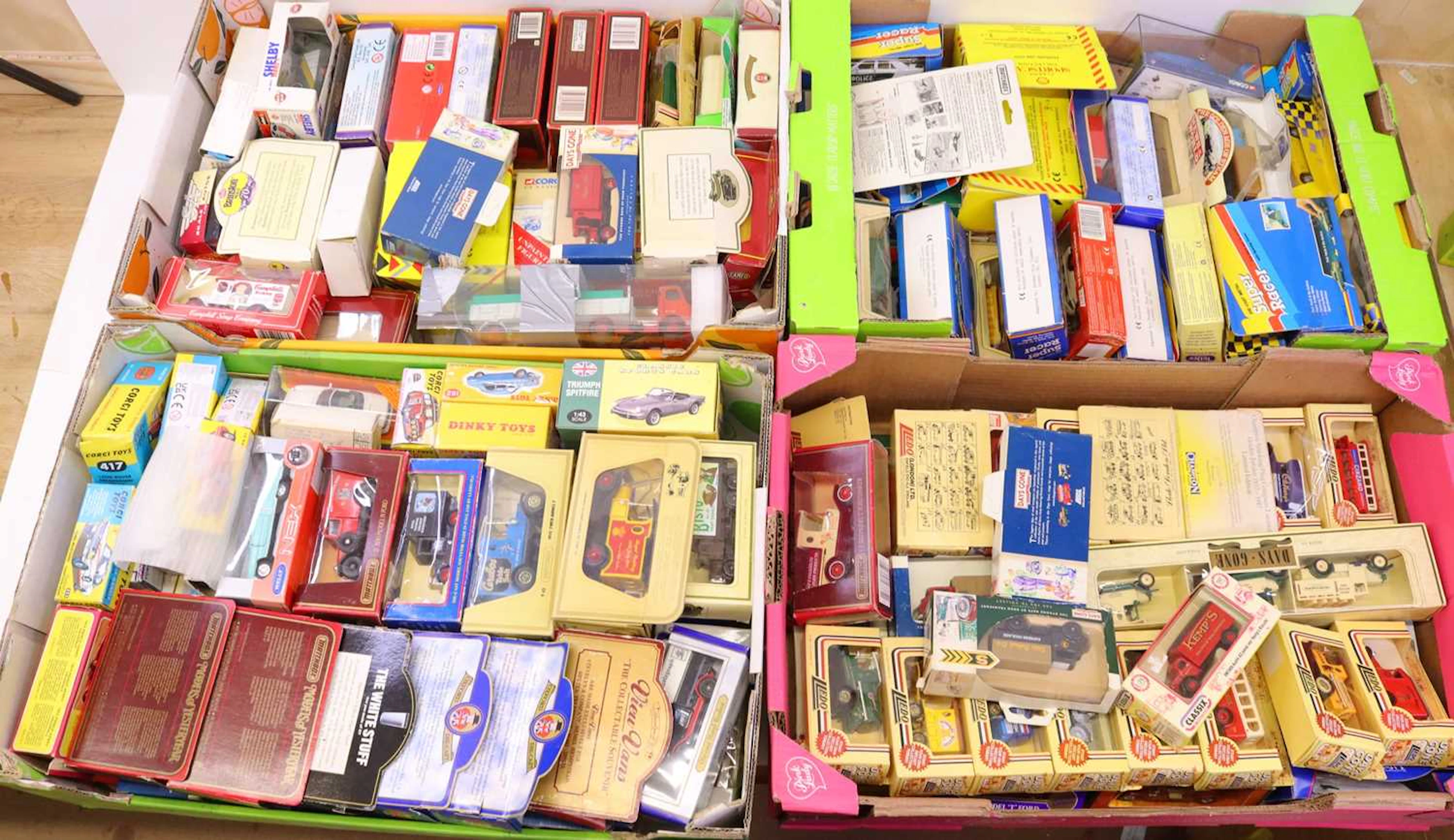 Lot 209 - Four trays containing modern issue diecast
