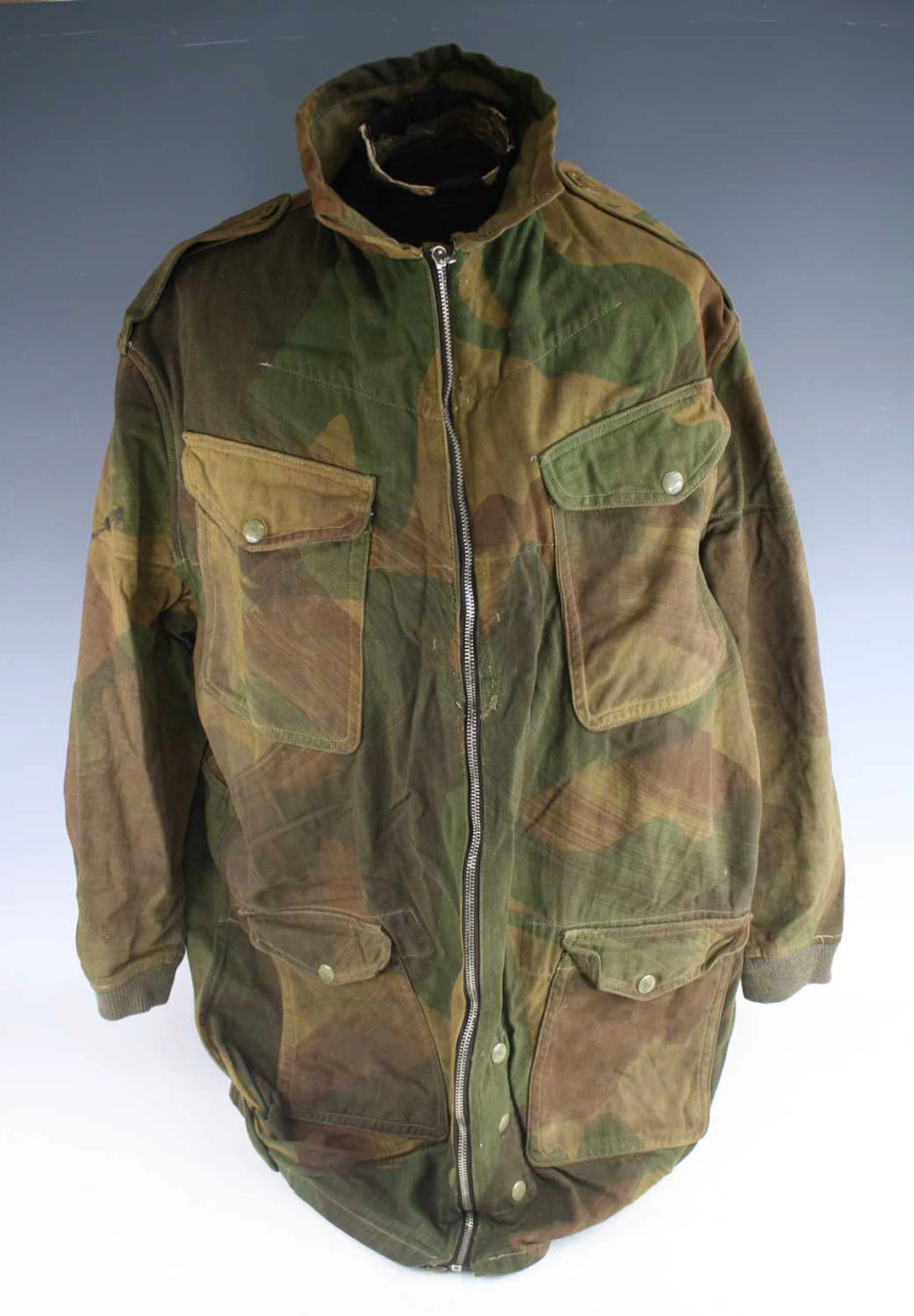 Lot 1252 - A British Airborne Denison Smock, 1959