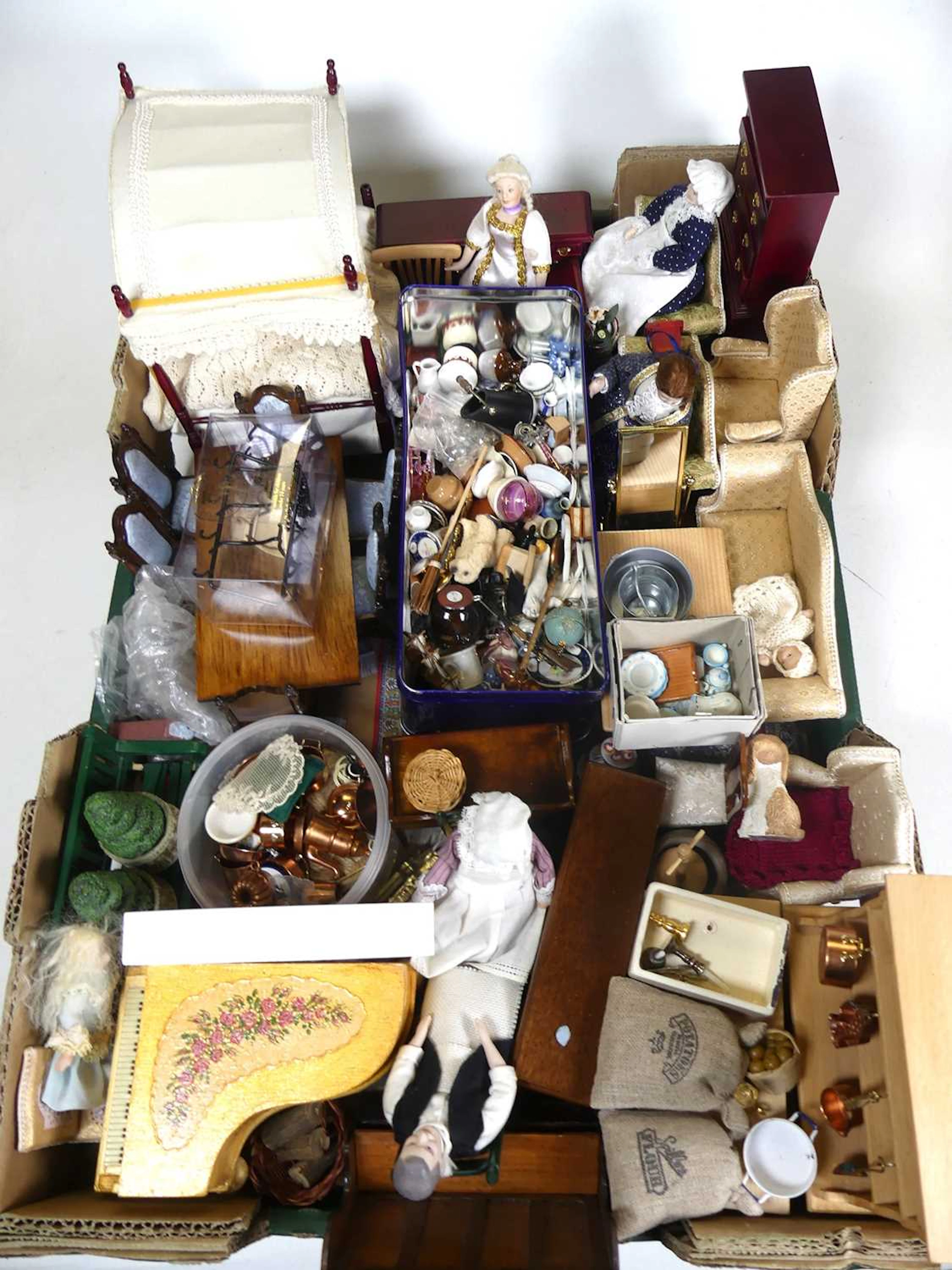 Lot 495 - Dolls house minitures, A large collection of