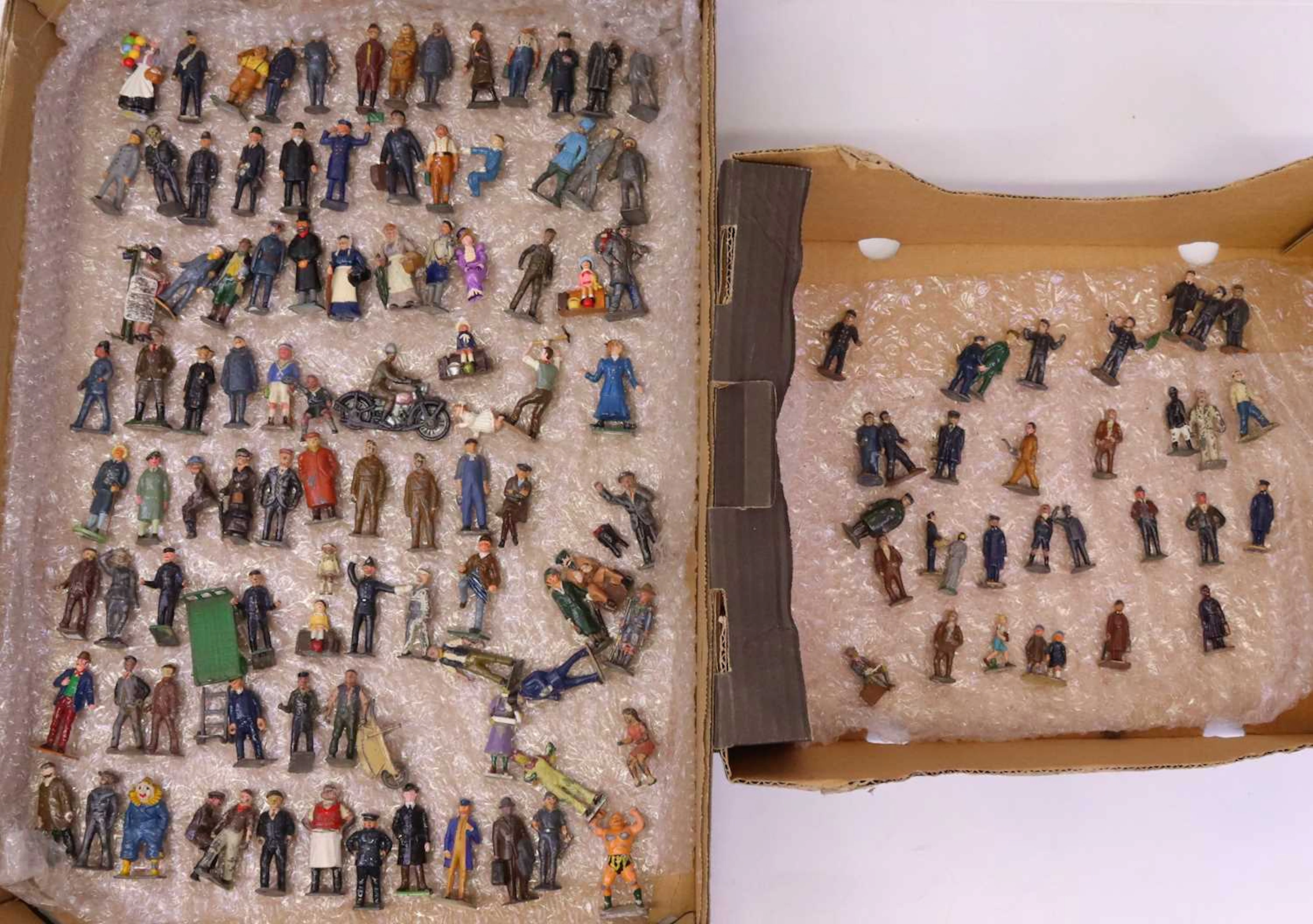 Lot 410 - 2 trays containing loose playworn lead