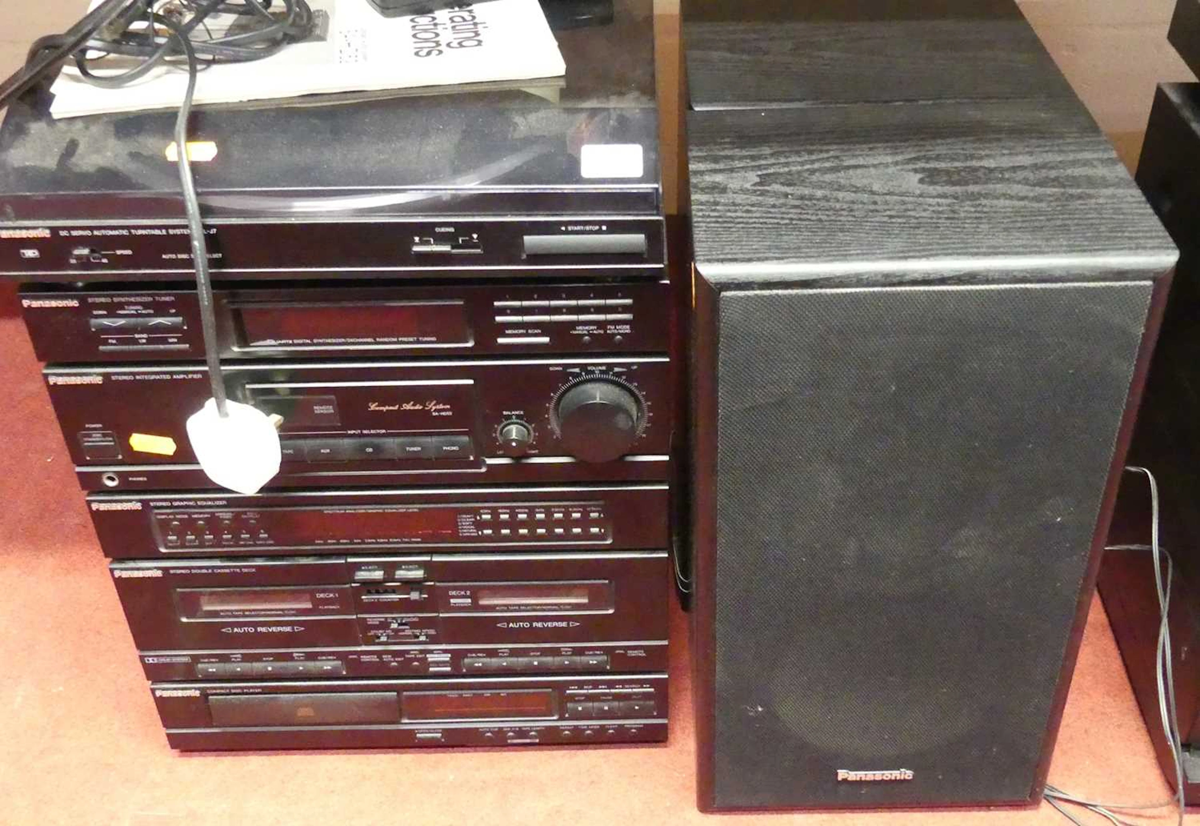 Lot 580 - A Panasonic SA-HD52 compact audio system