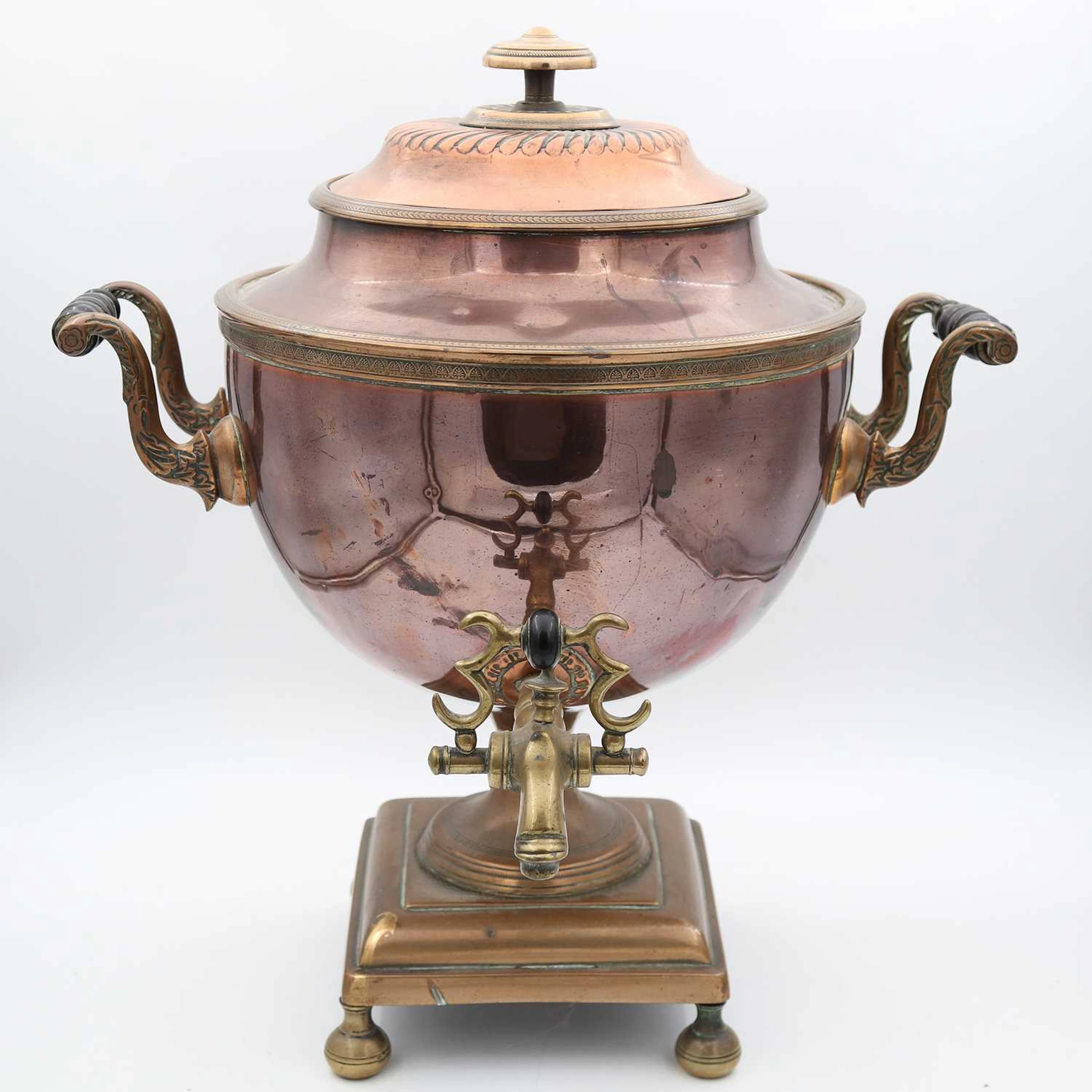 Lot 33 - An early 19th century copper pedestal samovar