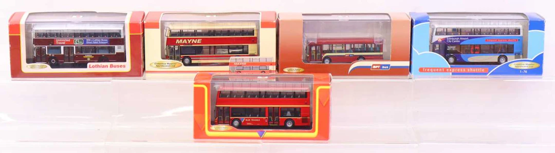 Lot 285 - Creative Master 1/76th scale public