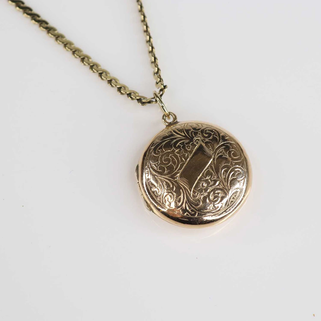 Lot 240 - A 9ct gold flat link necklace, supporting a