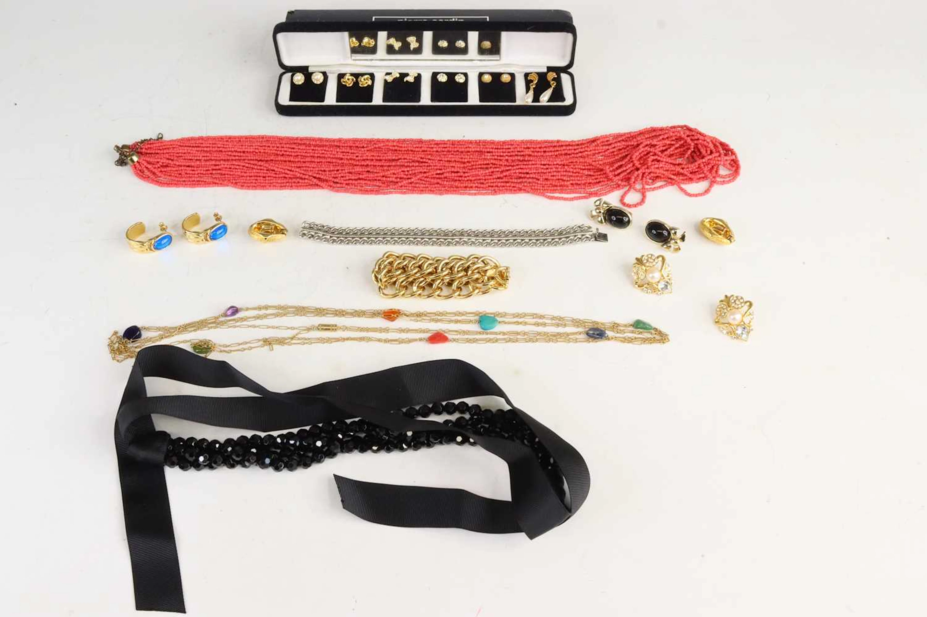 Lot 339 - Assorted costume jewellery to include