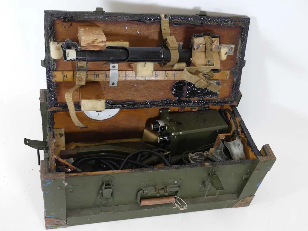 Lot 1135 - A British military 4C Mine Detector in
