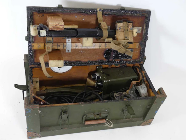 Lot 1135 - A British military 4C Mine Detector in
