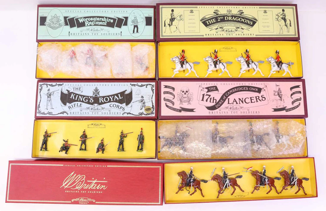 Lot 420 - Britains group of 5 sets comprising No.8850