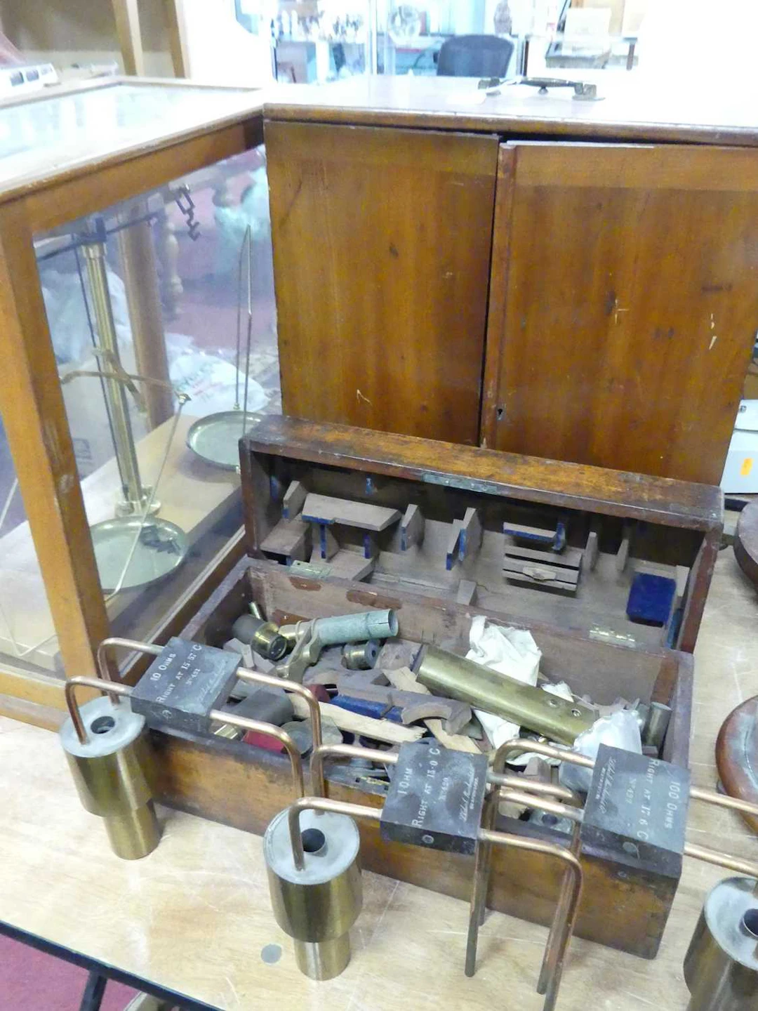 Lot 59 - A Parkins & Grotto walnut Wimshurst Machine