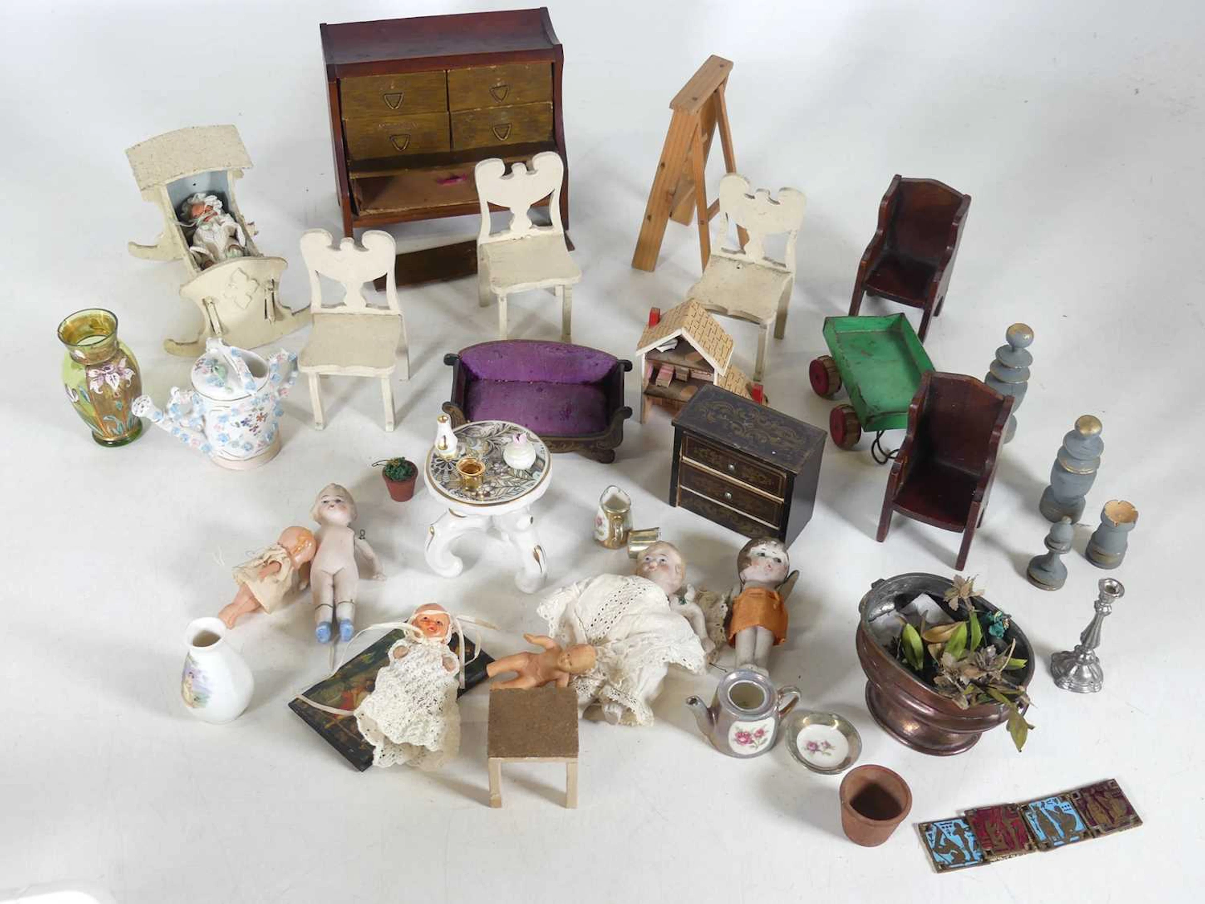 Lot 219 - A collection of dolls house furniture to