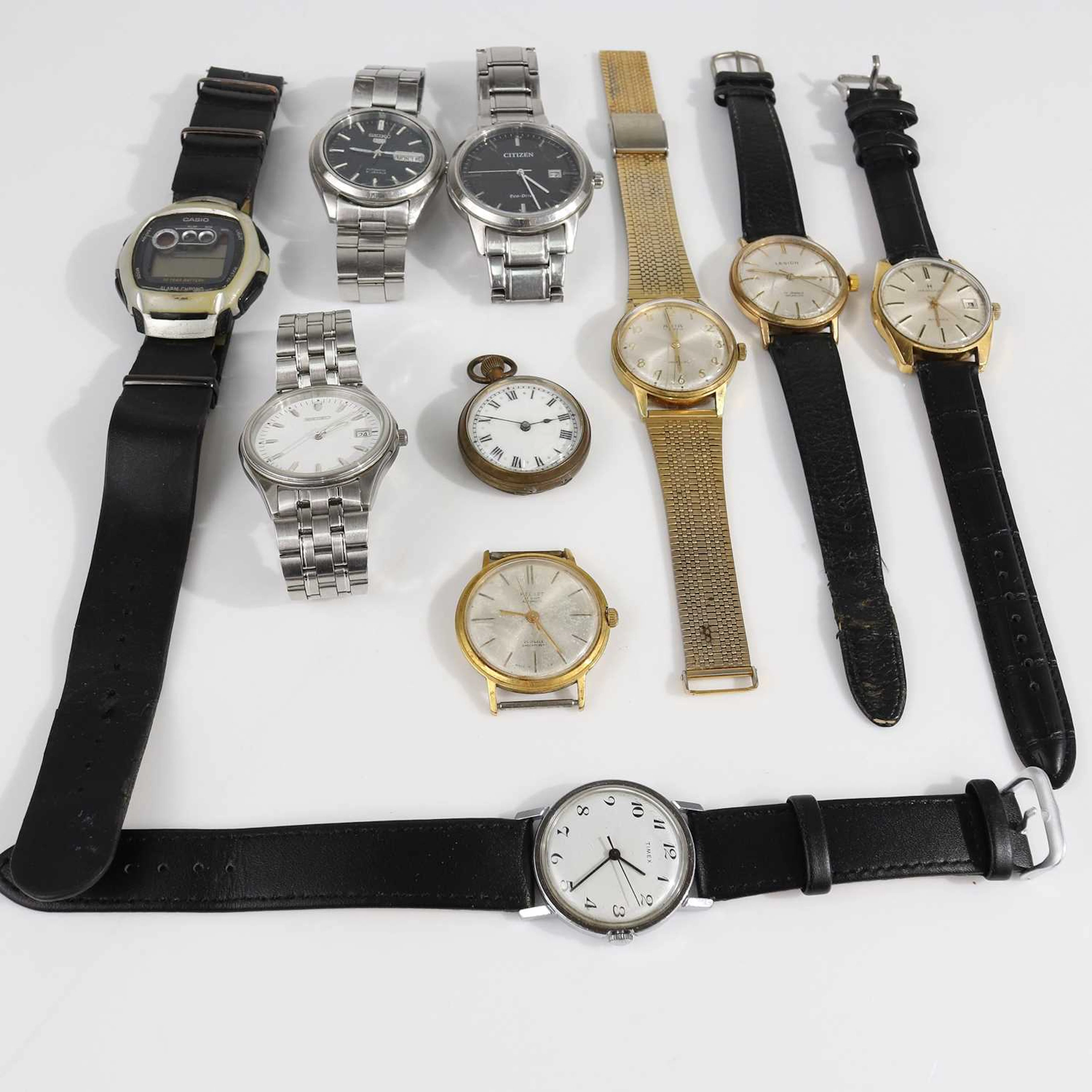 Lot 378 - A collection of vintage and fashion watches