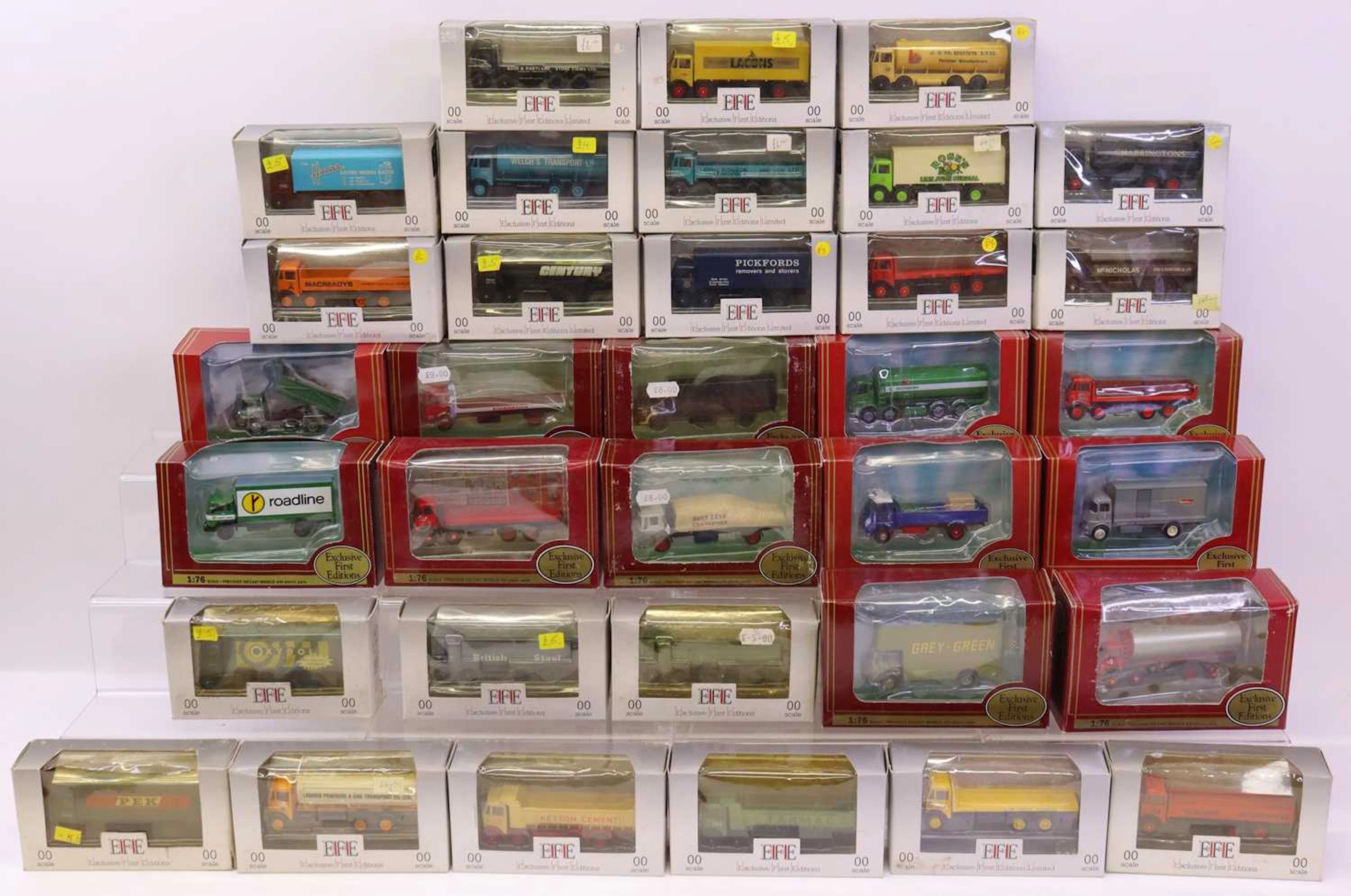 Lot 252 - 34 boxed EFE 1/76th scale boxed commercial
