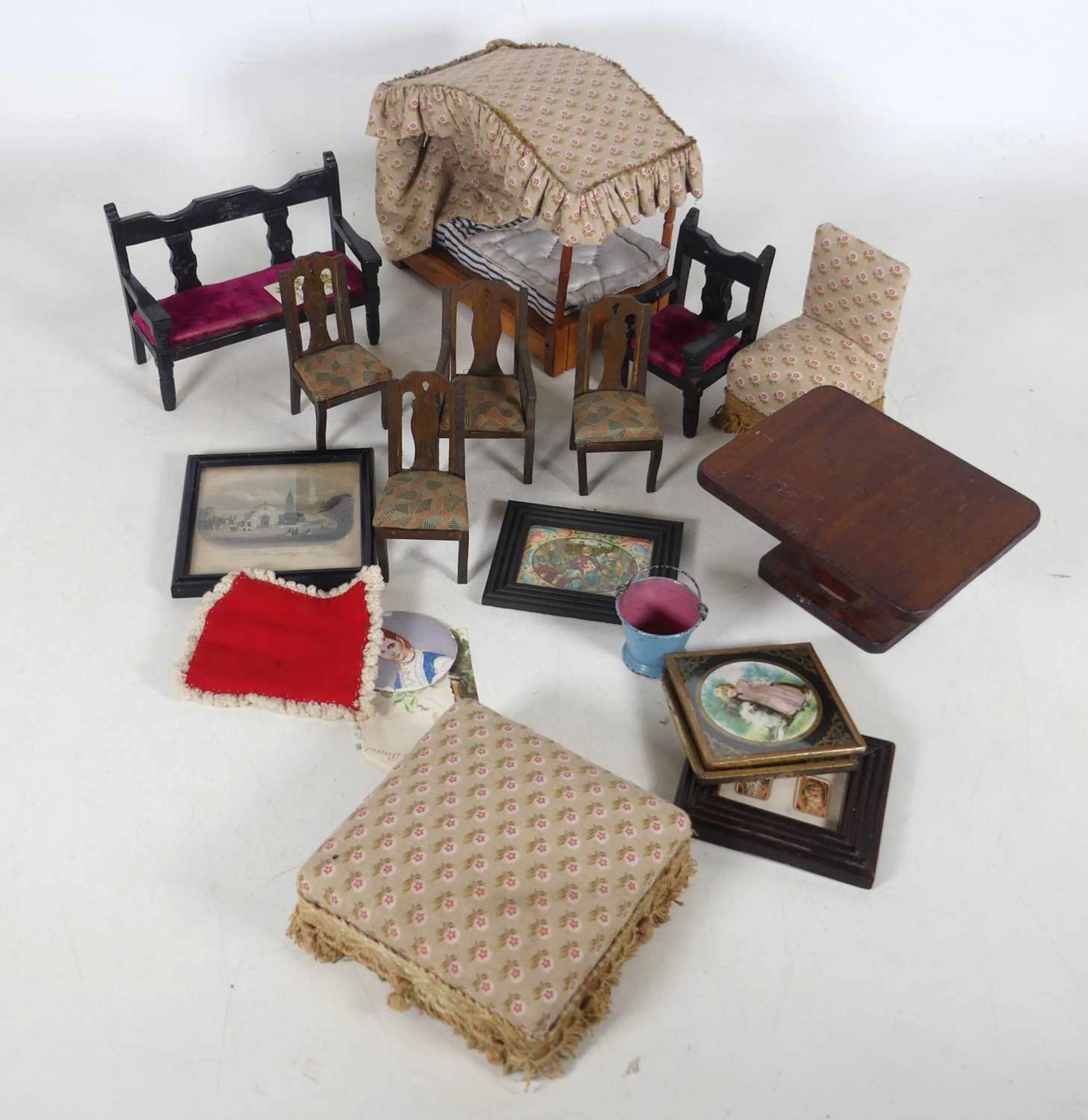 Lot 221 - A collection of dolls house furniture and