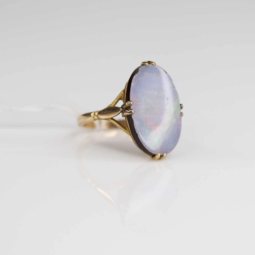 Lot 227 - A vintage 9ct gold and opal doublet set