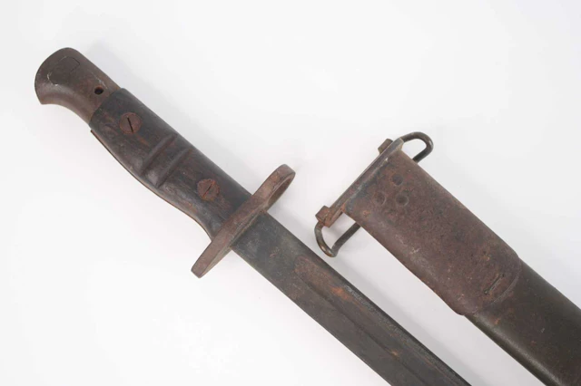 Lot 1047 - A British 1907 pattern bayonet, the 43cm