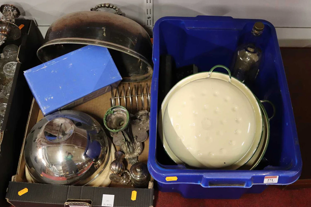 Lot 271 - A collection of silver plate and metal ware