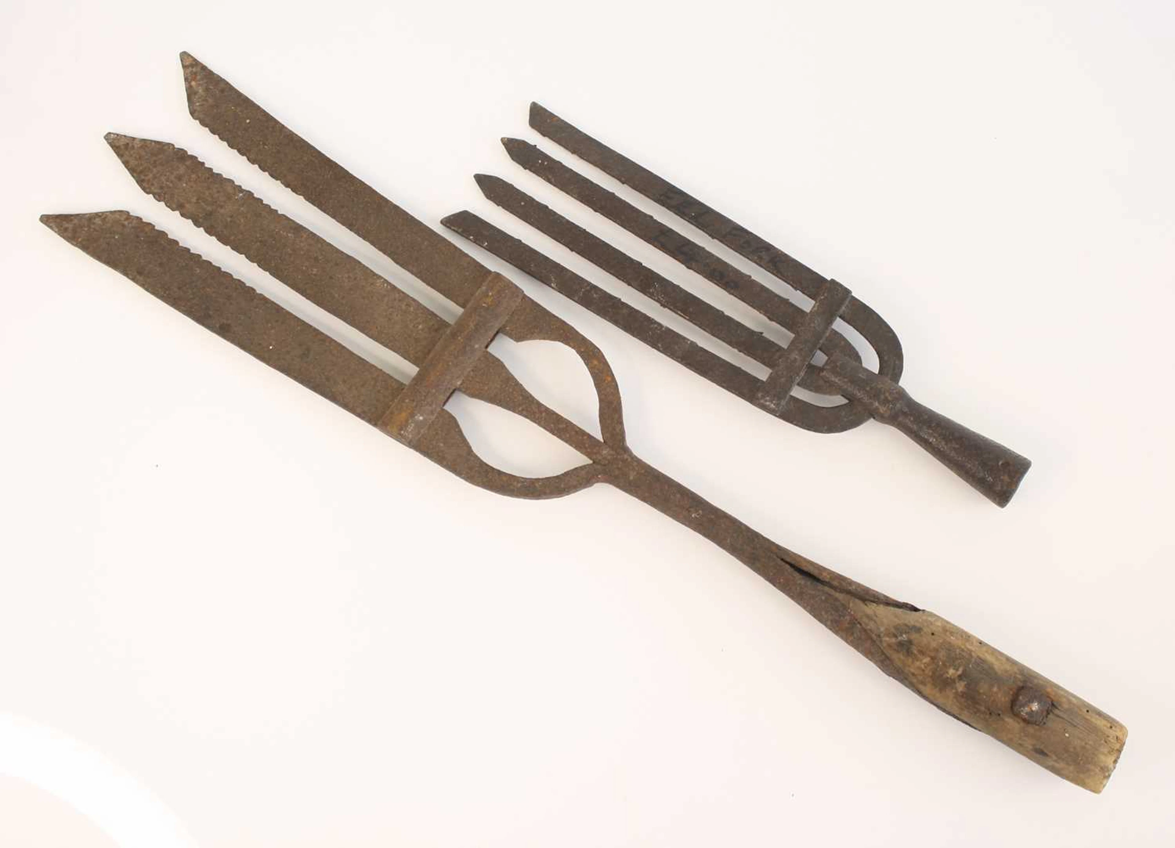 Lot 1314 - A 19th century iron eel gleave, having