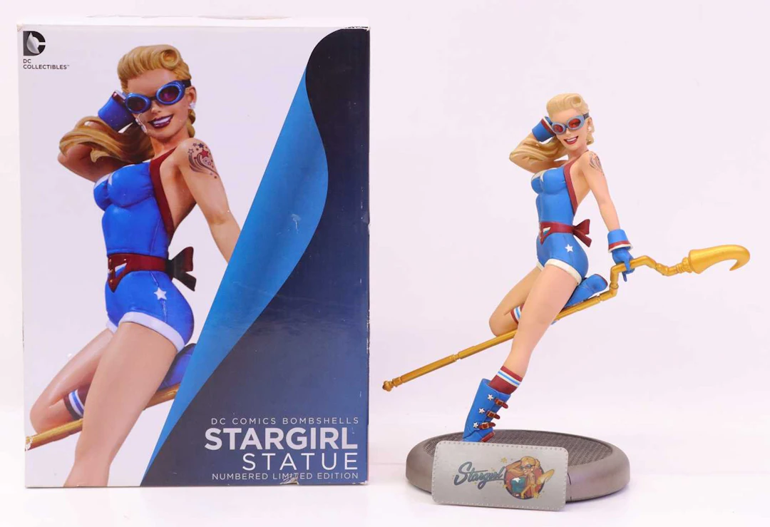 Lot 608 - DC Comic Bombshells Star Girl Figurine