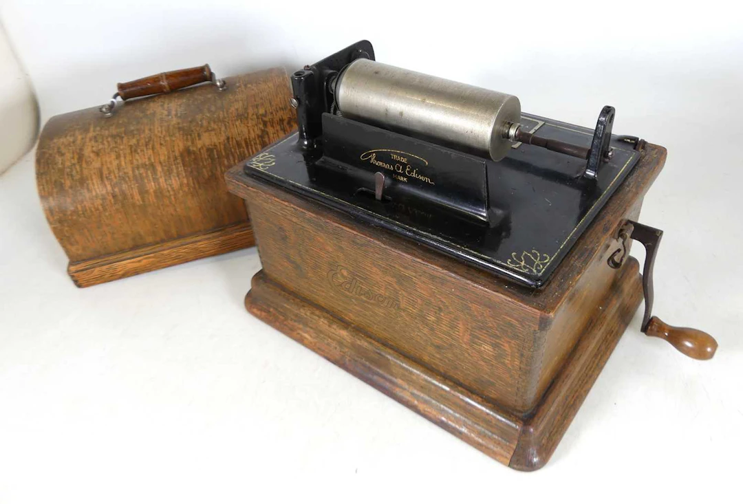 Lot 46 - An early 20th century Edison Fireside