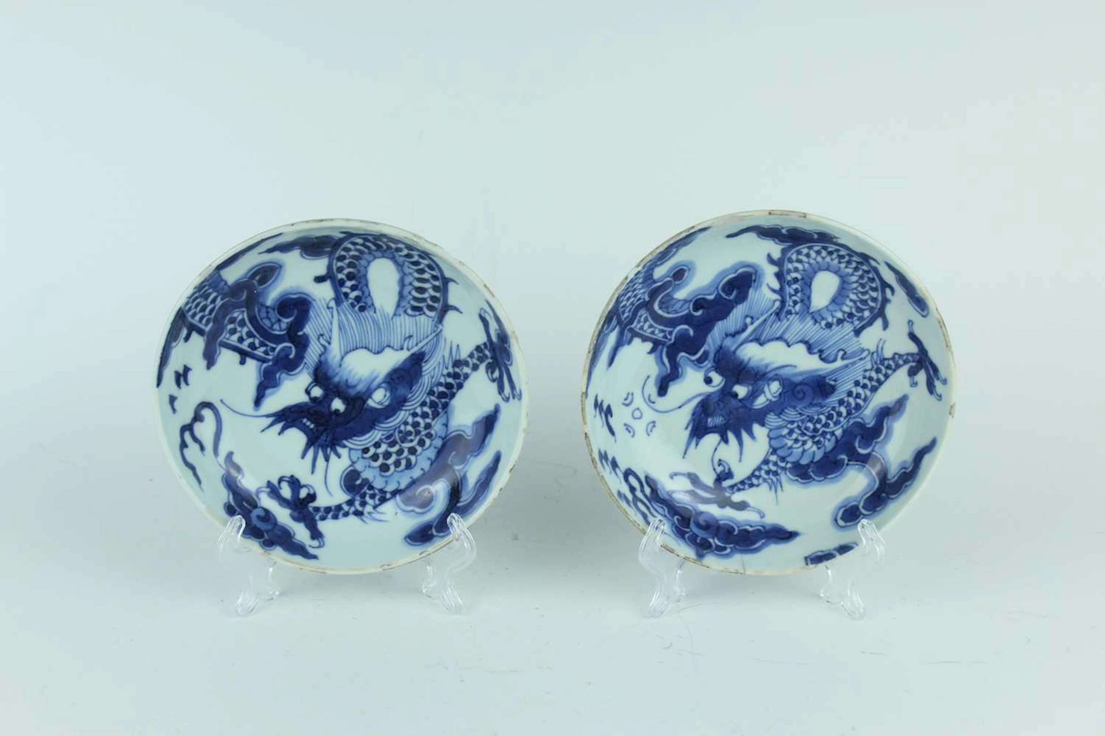 Lot 103 - A pair of Chinese blue and white 'dragon'
