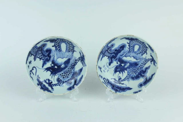 Lot 103 - A pair of Chinese blue and white 'dragon'