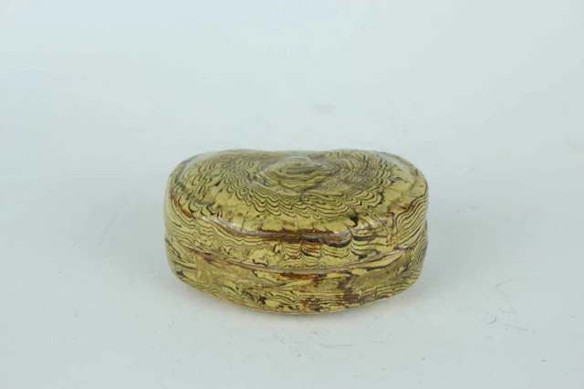 Lot 66 - A Chinese kidney-shaped marbled pottery box