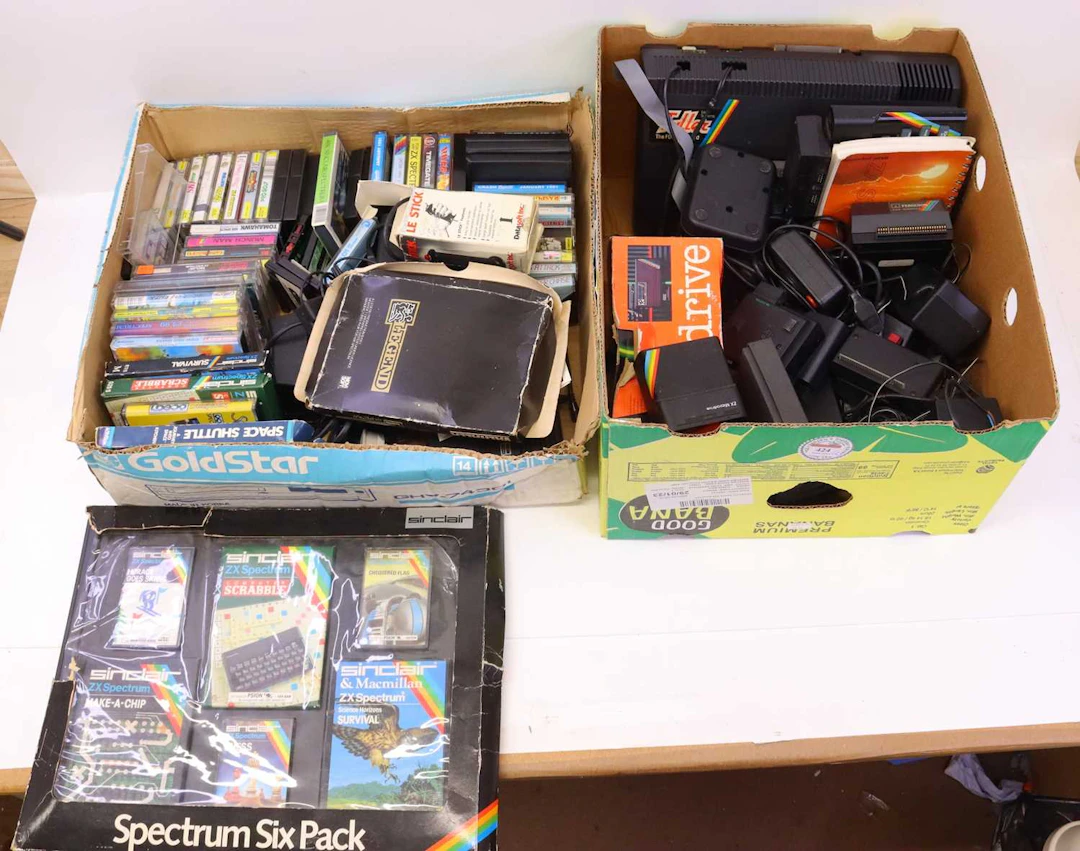 Lot 424 - 2 boxes containing a collection of