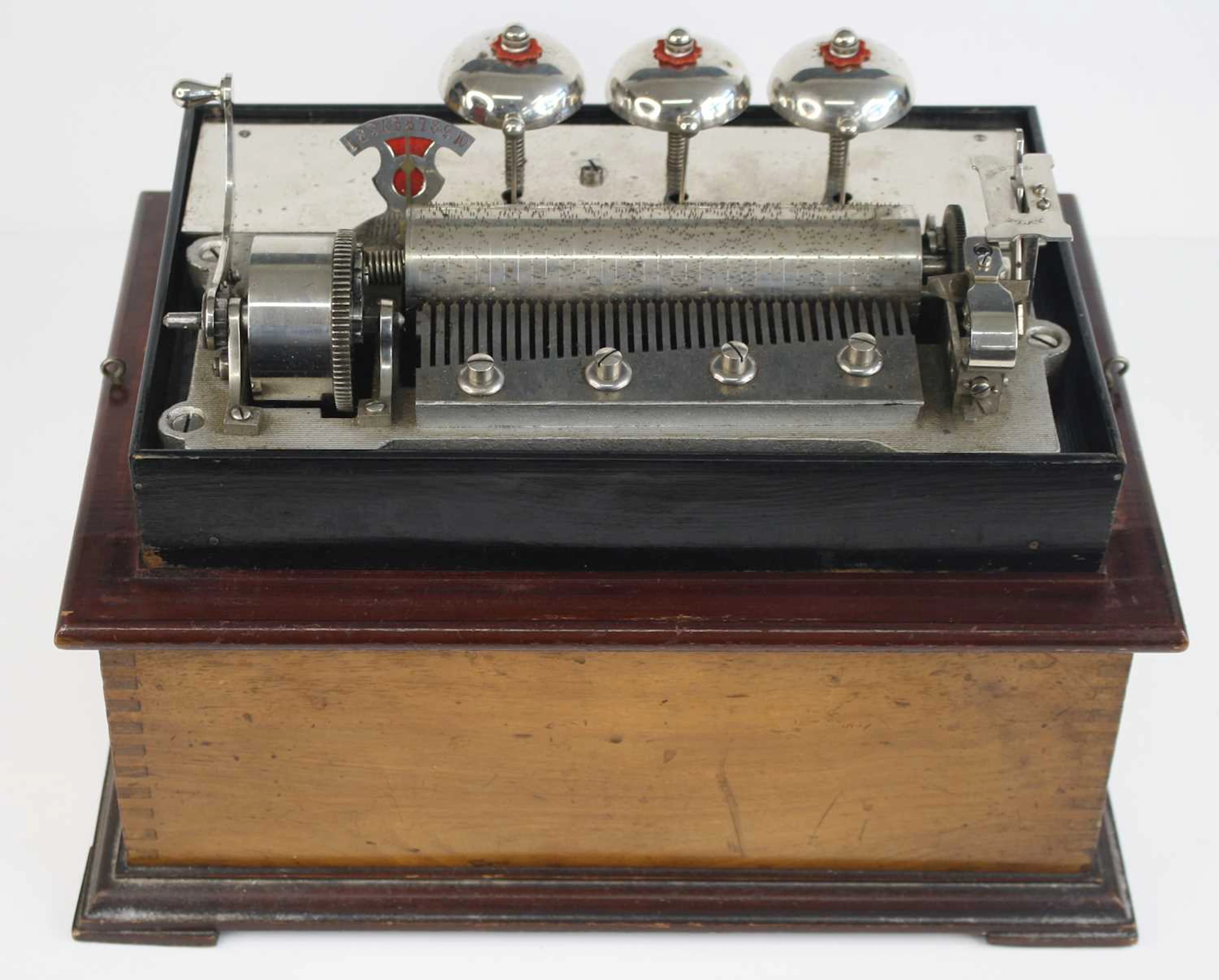 Lot 41 - A late 19th century Swiss / English music box