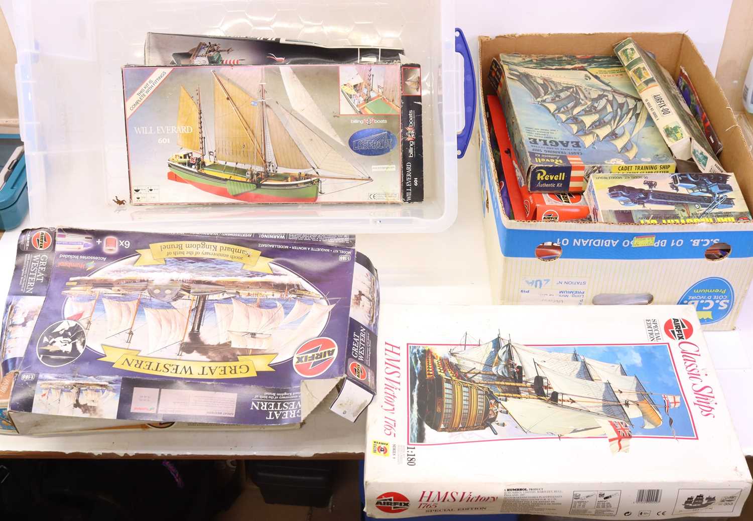 Lot 40 - 3 boxes containing a collection of plastic