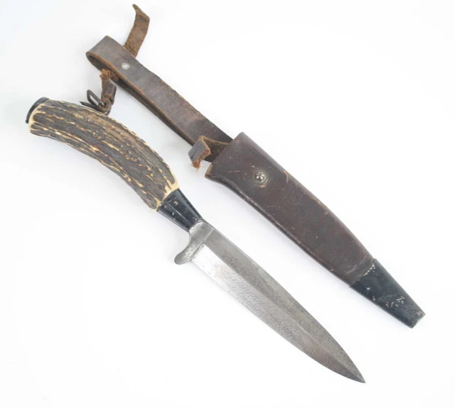 Lot 1207 - An early 20th century trench knife, the