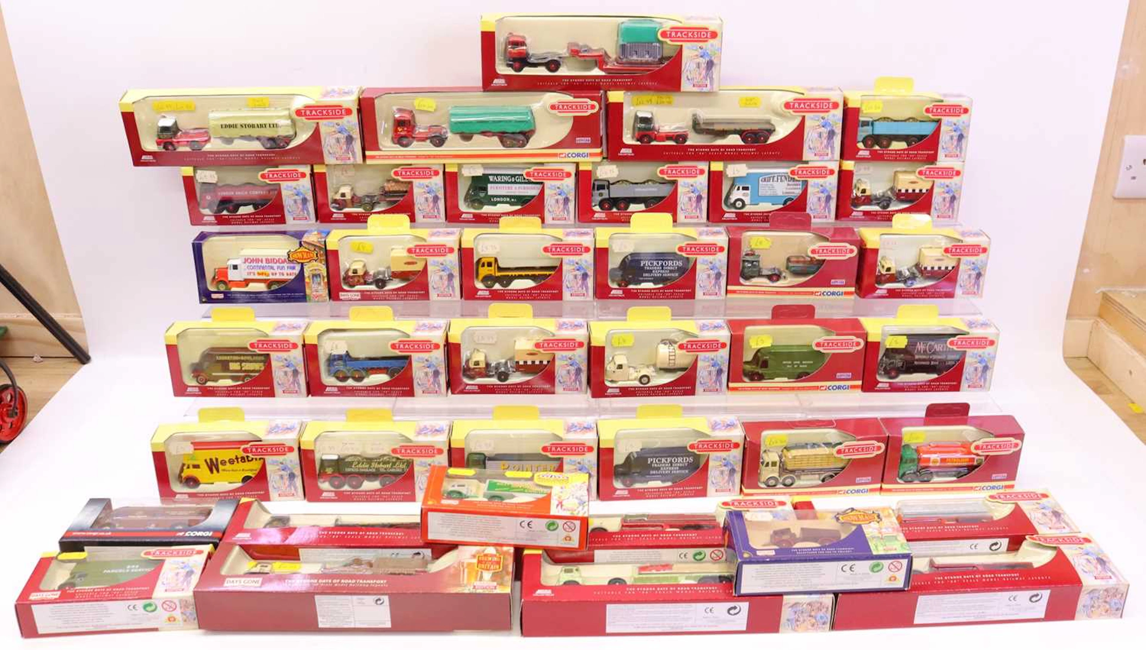 Lot 255 - 40 various boxed Corgi Trackside 1/76th