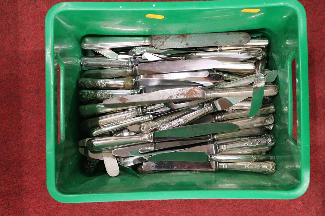 Lot 274 - A collection of flatware, to include silver