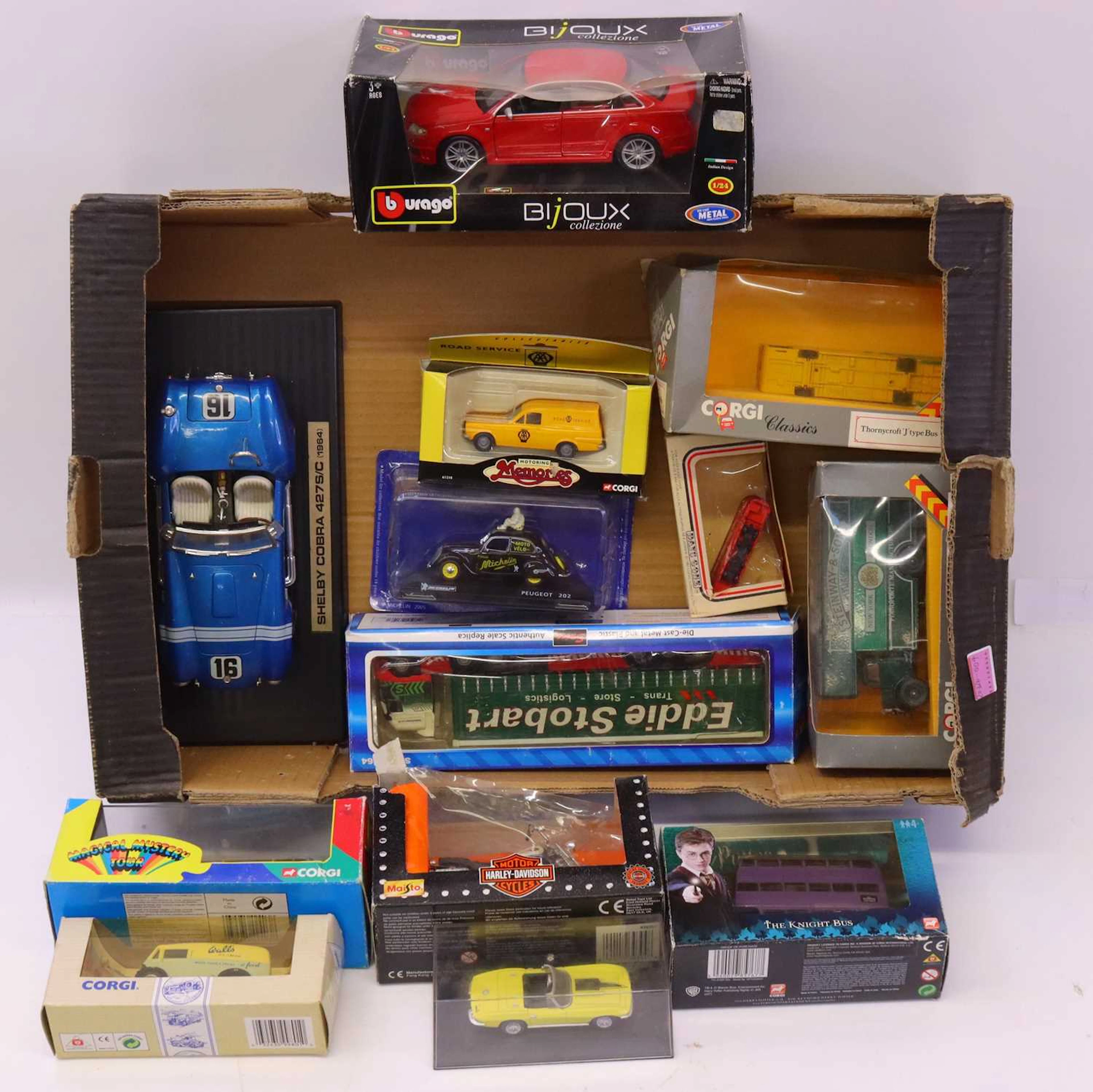 Lot 196 - Tray containing mostly 1/18 and 1/43 scale