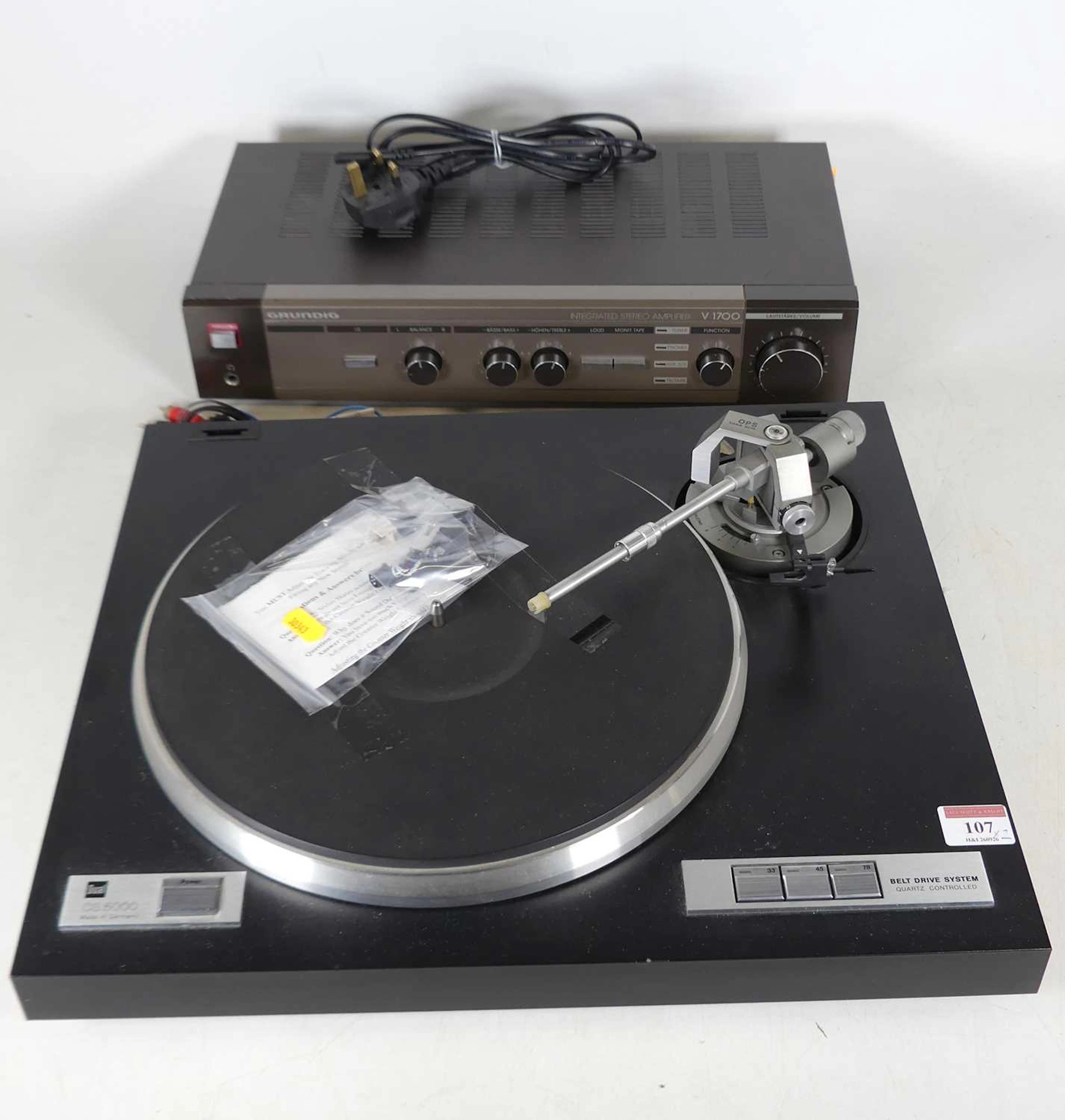 Lot 142 - A Dual CS5000 turntable with new head shell
