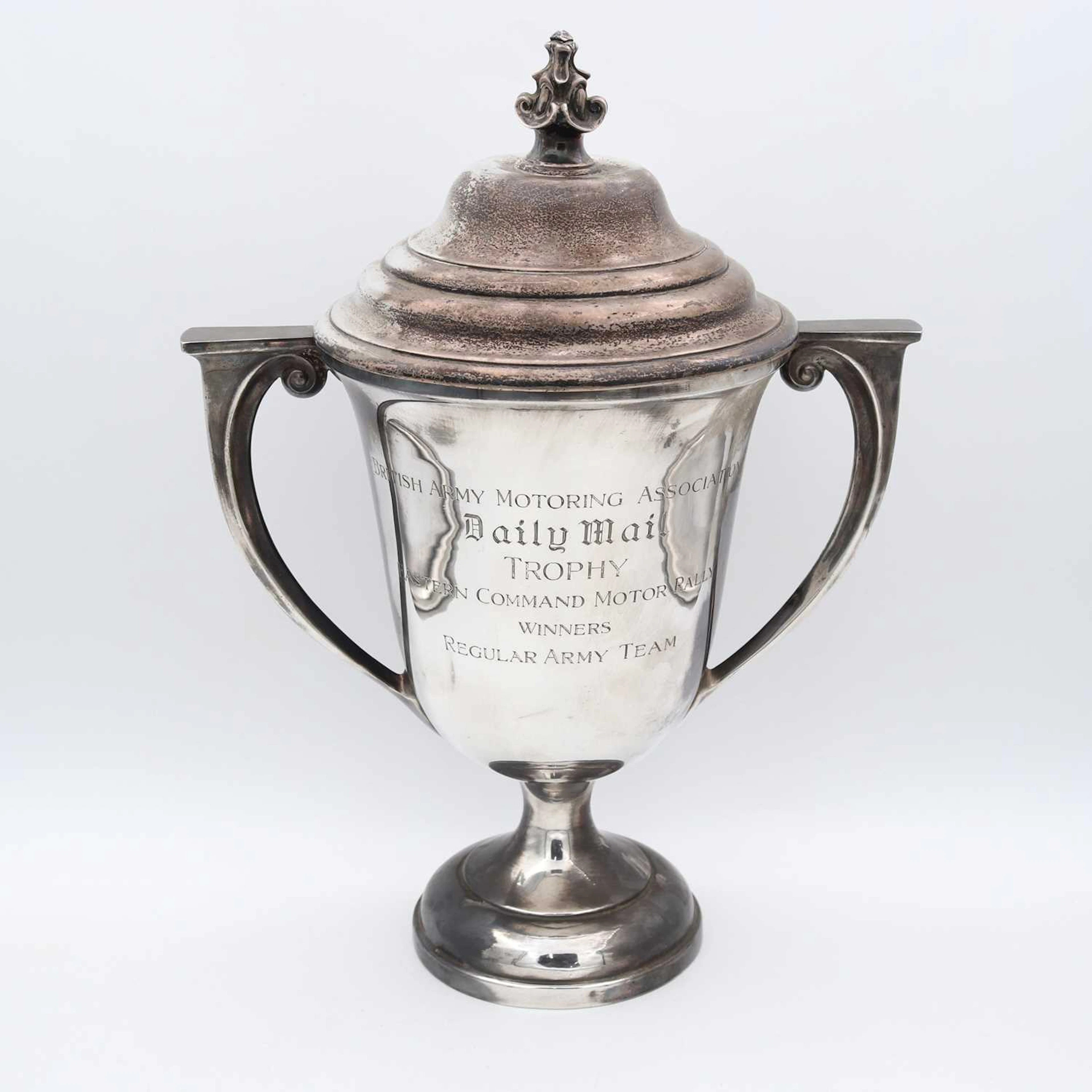 Lot 1103 - A George V silver pedestal trophy cup and
