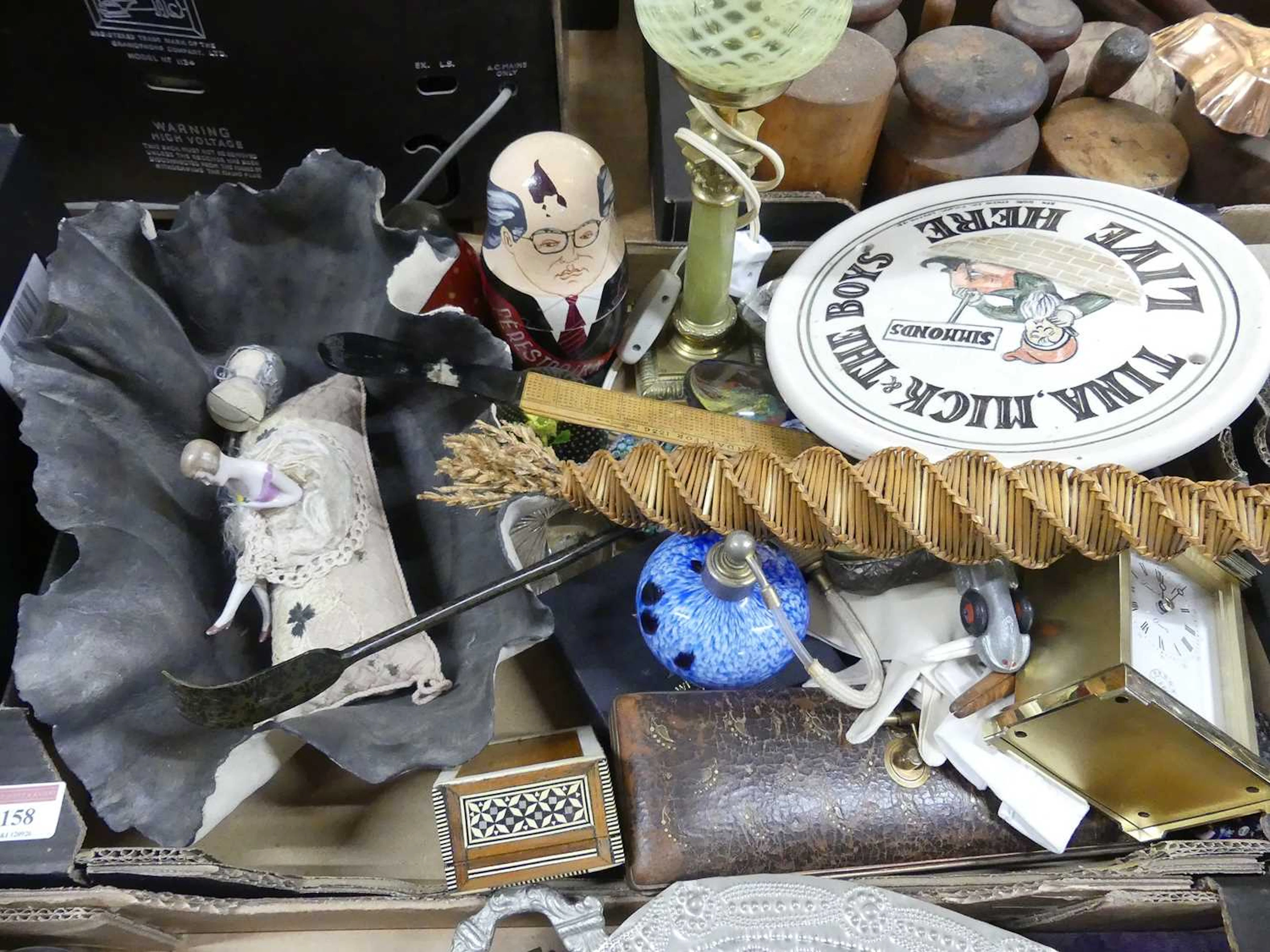 Lot 158 - A collection of ceramics and glass, to