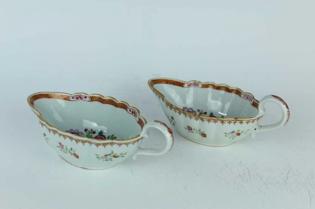 Lot 123 - A pair of Chinese export famille rose sauce