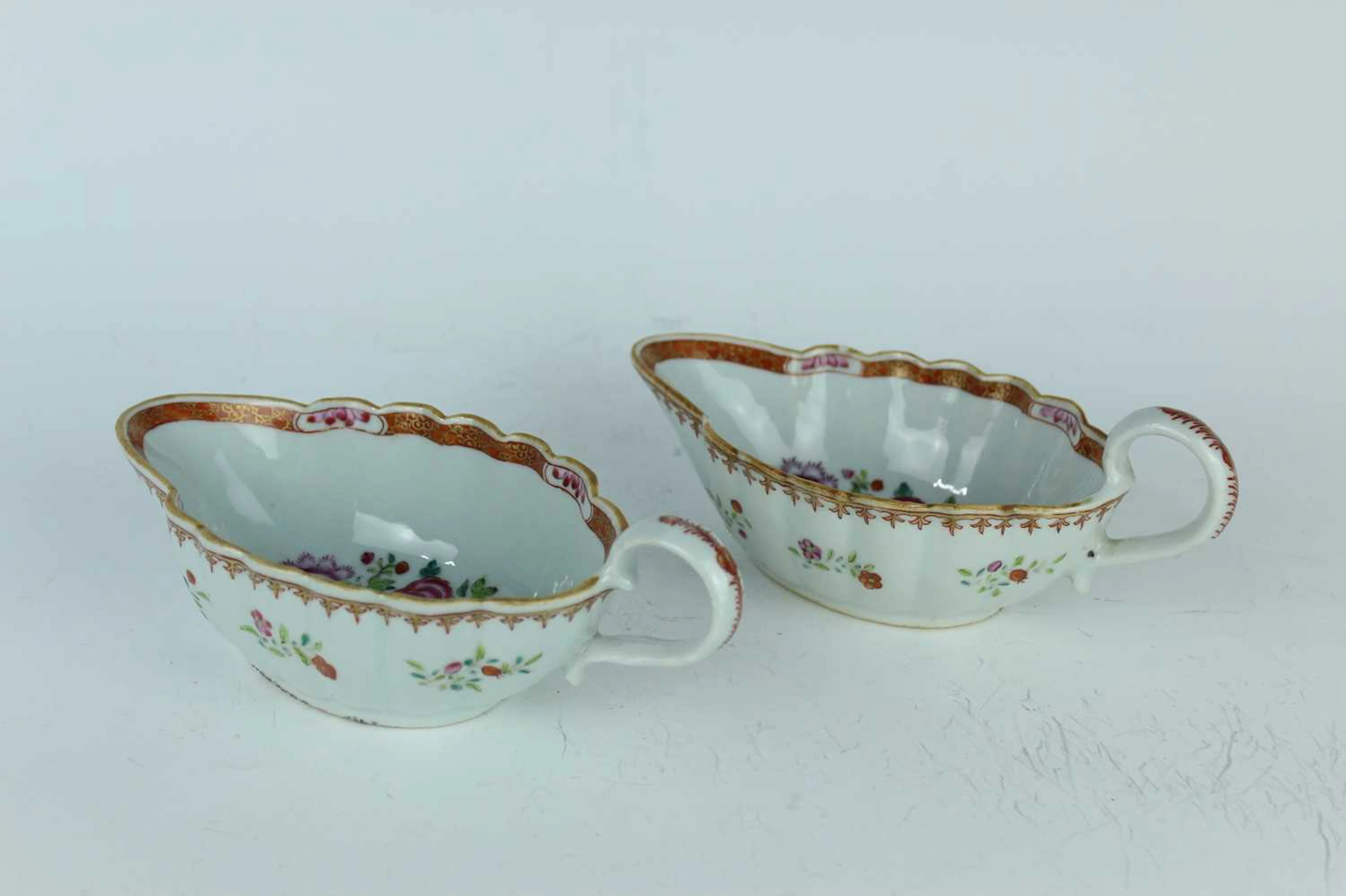 Lot 123 - A pair of Chinese export famille rose sauce