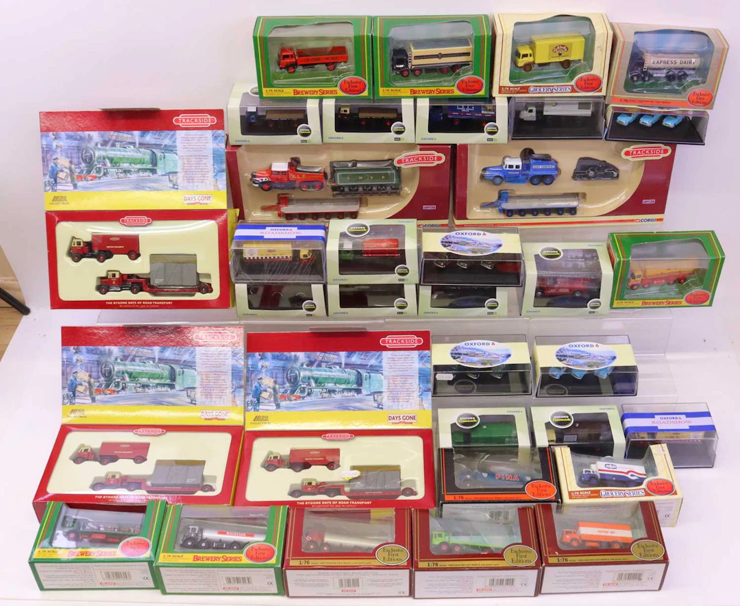 Lot 297 - 34 boxed 1/76th scale Oxford, Trackside and