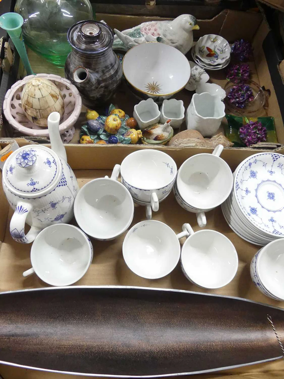 Lot 146 - A collection of ceramics and glass, to