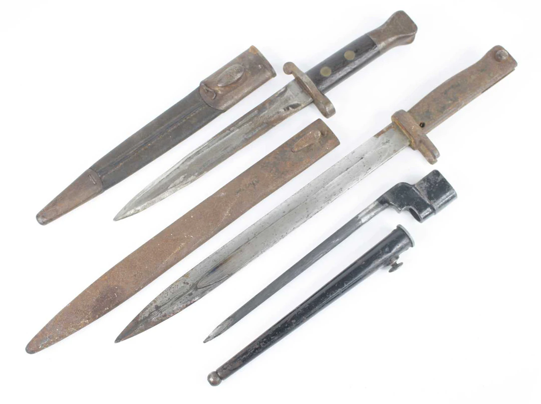 Lot 1100 - A British 1888 pattern bayonet, the 30cm